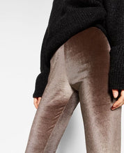 Cargar imagen en el visor de la galería, LEGGING TERCIOPELO CAFE