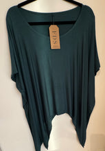 Cargar imagen en el visor de la galería, Polera algodón asimétrica