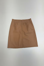 Cargar imagen en el visor de la galería, Falda 3/4 Cuerina Beige