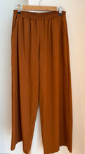 Cargar imagen en el visor de la galería, PANTALON LINO CAMEL TIERRA