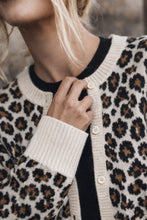 Cargar imagen en el visor de la galería, Chaleco Lana Leopardo