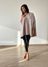 Cargar imagen en el visor de la galería, CHALECO PONCHO ELISA (VARIOS COLORES)