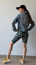 Cargar imagen en el visor de la galería, BIKER ANIMAL PRINT VERDE TIRO ALTO