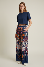 Cargar imagen en el visor de la galería, Pantalón algodón estampado azul marino