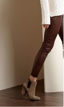 Cargar imagen en el visor de la galería, Legging Cuerina Café Moro