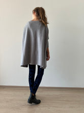 Cargar imagen en el visor de la galería, CHALECO PONCHO ELISA (VARIOS COLORES)