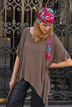 Cargar imagen en el visor de la galería, Polera algodón asimétrica