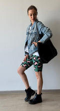 Cargar imagen en el visor de la galería, BIKER ANIMAL PRINT VERDE TIRO ALTO