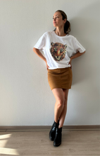Cargar imagen en el visor de la galería, FALDA CORTA GAMUZA CAMEL