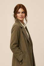 Cargar imagen en el visor de la galería, Chaqueta 3/4 Gamuza Verde Musgo