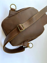 Cargar imagen en el visor de la galería, BOLSO CHICO DE CUERO HOMBRE