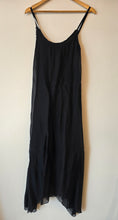 Cargar imagen en el visor de la galería, VESTIDO SEDA LARGO (crudo y negro)