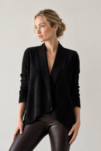 Cargar imagen en el visor de la galería, Chaqueta gamuza mujer elegante y liviana – Fran del Solar