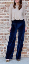 Cargar imagen en el visor de la galería, PANTALON TERCIOPELO AZUL MARINO