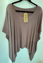 Cargar imagen en el visor de la galería, POLERA ALGODON ASIMETRICA