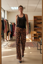 Cargar imagen en el visor de la galería, Pantalón Sofía Animal Print Café