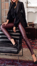 Cargar imagen en el visor de la galería, Legging Cuerina Uva
