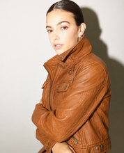 Cargar imagen en el visor de la galería, Chaqueta Cuero Camel ♻️