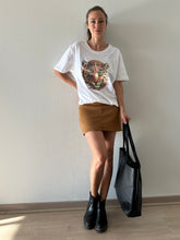 Cargar imagen en el visor de la galería, Falda Corta Gamuza Camel