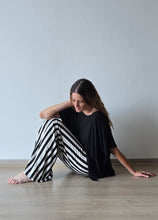 Cargar imagen en el visor de la galería, Polera suelta algodón manga corta