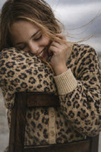 Cargar imagen en el visor de la galería, Chaleco Lana Leopardo