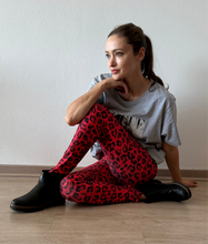 Cargar imagen en el visor de la galería, LEGGING LYCRA ANIMAL PRINT ROJA
