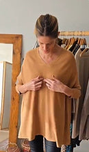 Cargar imagen en el visor de la galería, CHALECO PONCHO ELISA (VARIOS COLORES)