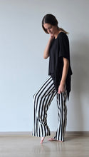 Cargar imagen en el visor de la galería, Pantalón lino rayado blanco y negro para mujer, tiro alto, Fran del Solar
