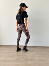 Cargar imagen en el visor de la galería, LEGGING ALGODON ANIMAL PRINT