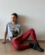 Cargar imagen en el visor de la galería, LEGGING LYCRA ANIMAL PRINT ROJA
