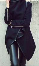 Cargar imagen en el visor de la galería, LEGGING CUERINA NEGRA CON BRILLO