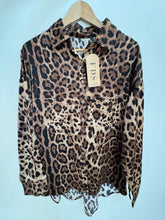 Cargar imagen en el visor de la galería, BLUSA SOFIA ANIMAL PRINT
