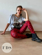 Cargar imagen en el visor de la galería, LEGGING LYCRA ANIMAL PRINT ROJA