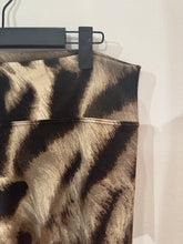 Cargar imagen en el visor de la galería, Pantalón Animal Print Manchas Café