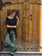 Cargar imagen en el visor de la galería, Polera algodón asimétrica