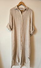 Cargar imagen en el visor de la galería, VESTIDO BLUSON LINO LARGO CON BOTONES
