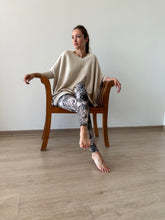 Cargar imagen en el visor de la galería, CHALECO PONCHO ELISA (VARIOS COLORES)