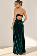Cargar imagen en el visor de la galería, Vestido largo terciopelo verde – Fran del Solar, vista 2