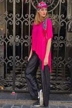 Cargar imagen en el visor de la galería, pantalon cuerina negra animal print mujer tiro alto fran del solar