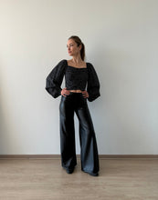 Cargar imagen en el visor de la galería, Pantalón Cuerina Negro Forrado