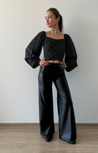 Cargar imagen en el visor de la galería, Pantalón Cuerina Negro