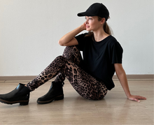Cargar imagen en el visor de la galería, LEGGING ALGODON ANIMAL PRINT