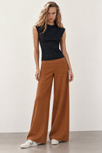 Cargar imagen en el visor de la galería, Pantalon Lino Pretina Lisa Camel Tierra