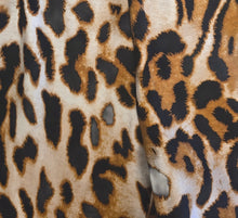 Cargar imagen en el visor de la galería, BLUSA LINO ANIMAL PRINT