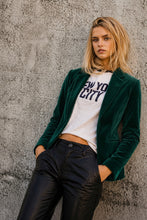 Cargar imagen en el visor de la galería, Blazer Terciopelo Corto Verde Esmeralda