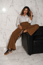 Cargar imagen en el visor de la galería, Pantalon Gamuza Camel