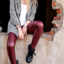 Cargar imagen en el visor de la galería, LEGGING CUERINA FORRADA BURDEO