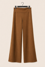 Cargar imagen en el visor de la galería, Pantalon Gamuza Camel