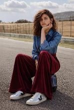 Cargar imagen en el visor de la galería, Pantalon Terciopelo Burdeo