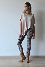 Cargar imagen en el visor de la galería, Legging Lycra Animal Print Cafe